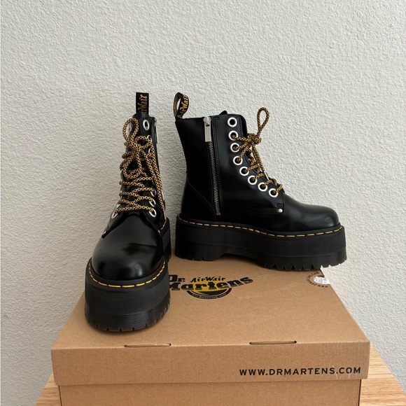 NEW Martens Jadon Max Boot Women's US L Black - Main Image